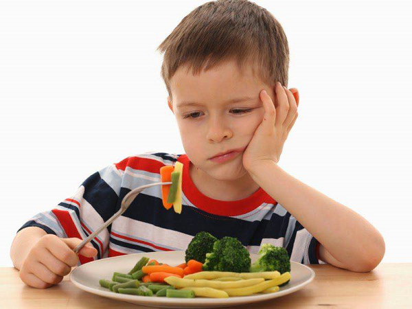 Chế độ dinh dưỡng thiếu hụt, nguyên nhân gây bệnh còi xương ở trẻ